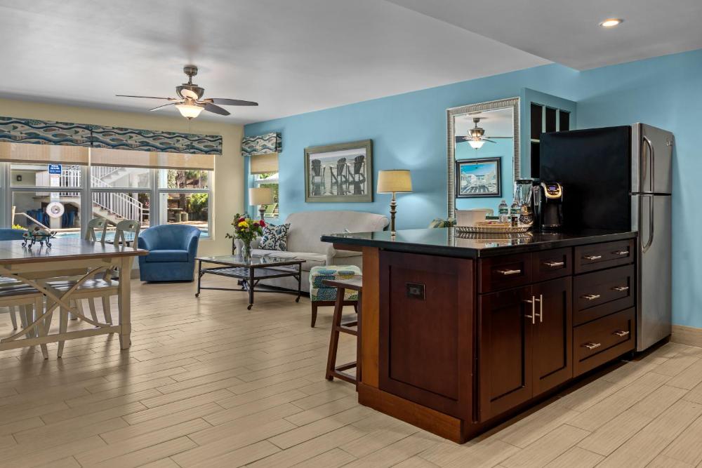 Beachside Bungalow Deluxe interior
